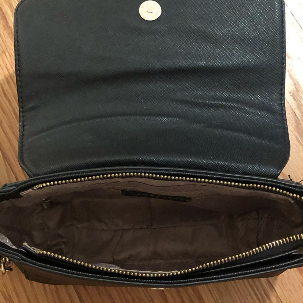 Michael Kors black crossbody with gold details - Picture 8 of 12